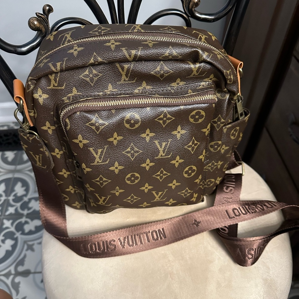 NWOT! Louis V Utility Bag (Not Authentic)